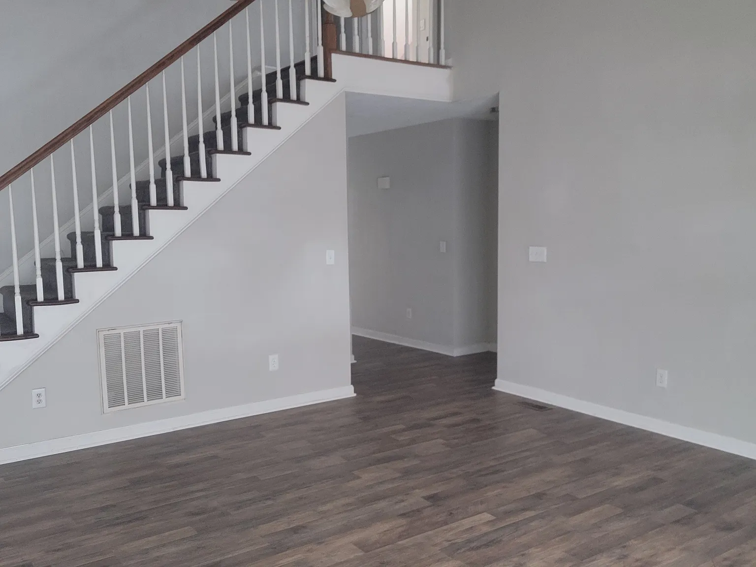 5 bed, 2050 sqft, $2,200 — Photo 4
