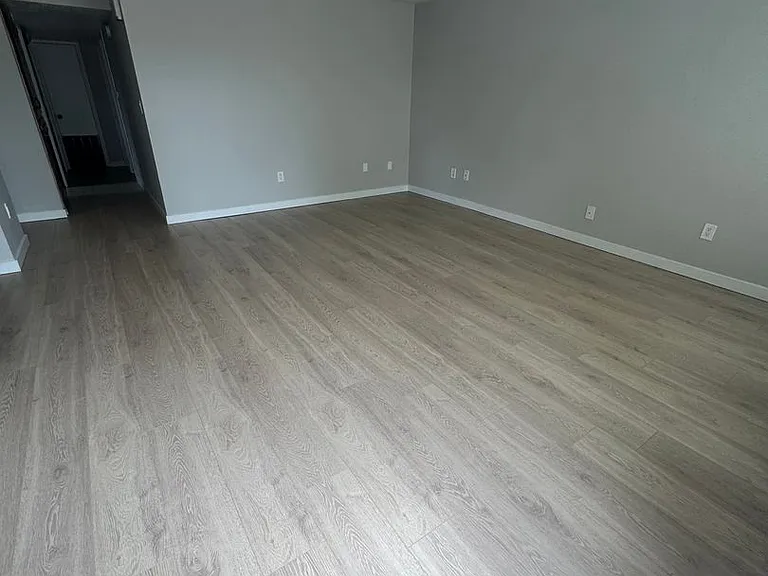 2015-2095 Debbie Way NE — Photo 3