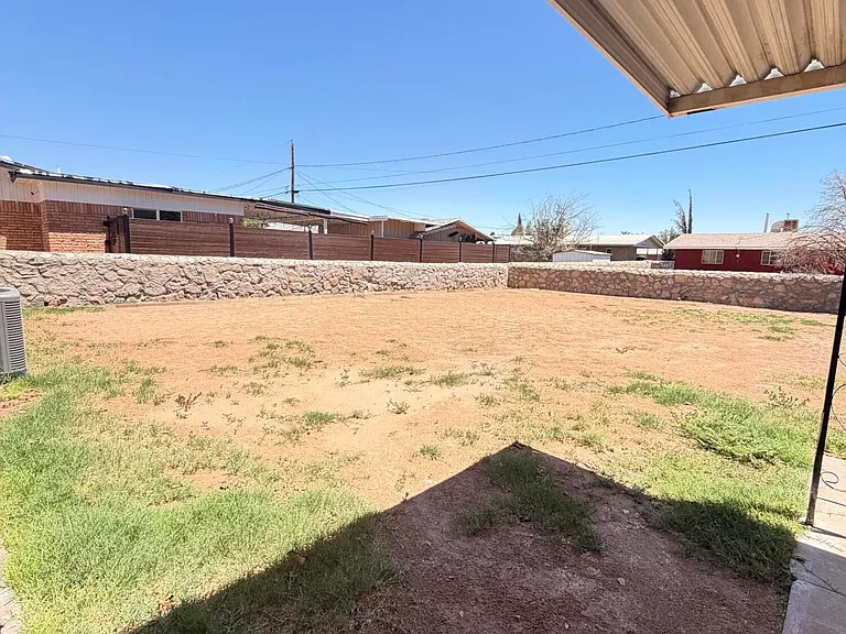 5726 Waycross Ave — Photo 18