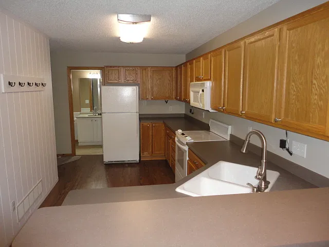 2 bed, 1.5 bath, 1370 sqft, $1,995 — Photo 2
