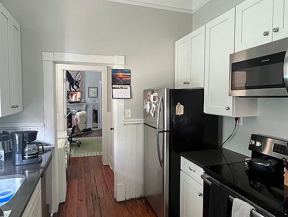 3rd image of 219 W 31st St #B