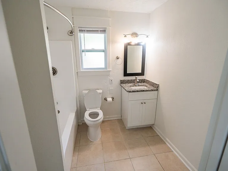 406 Essex Dr — Photo 19