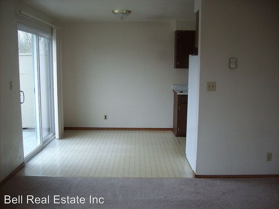 2nd image of 1879 M St APT 28