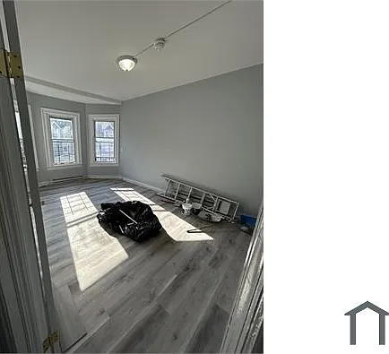 5 bed, $3,000 — Photo 2