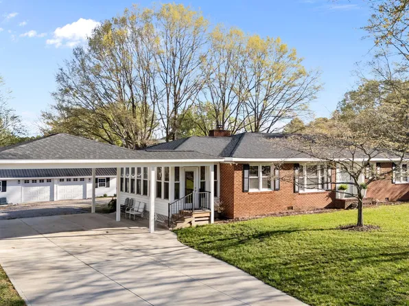 221 E Winston St, Youngsville, NC 27596