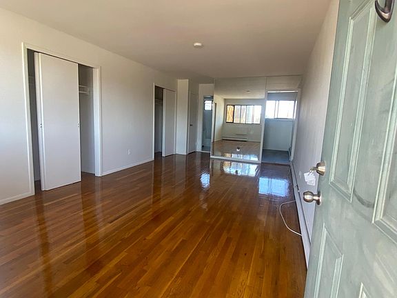 3rd image of 9 Beach Walk APT 4