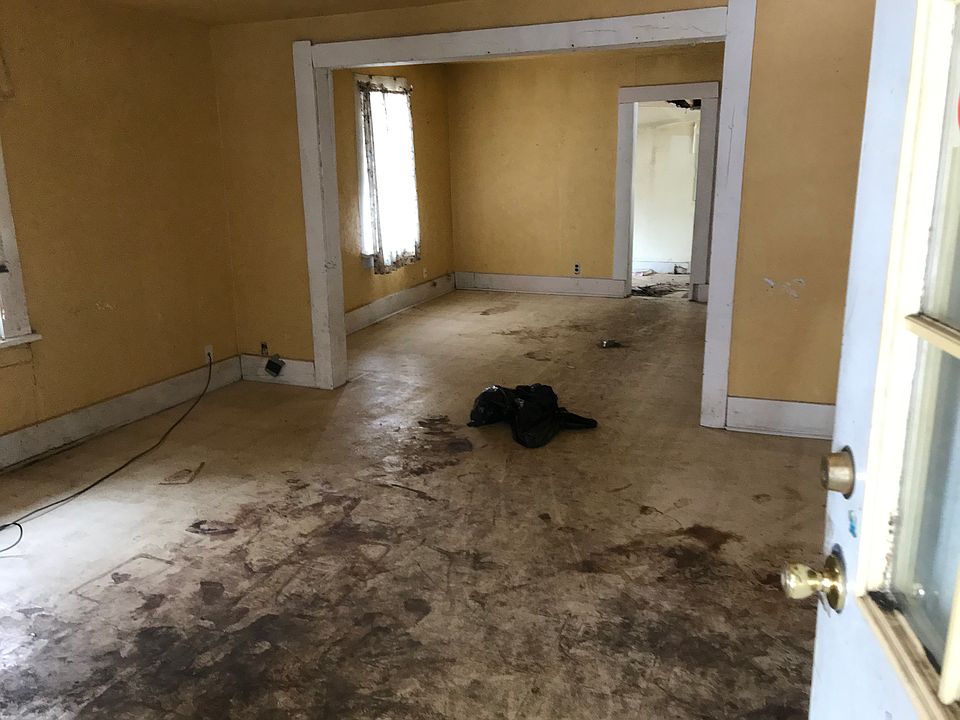 2nd image of 2033 Forkner St