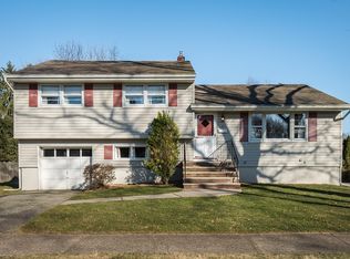 10 Oak Ln, Wayne, NJ 07470
