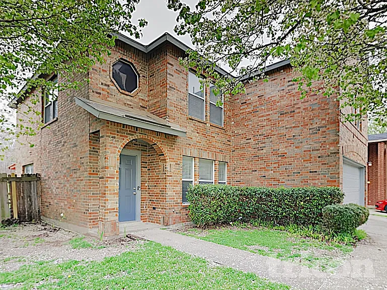 541 Gibson St — Photo 3