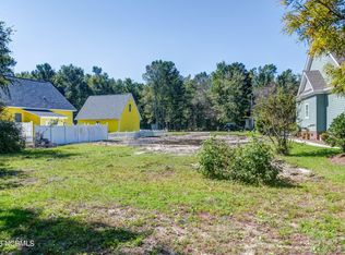 4091 Waccamaw Shores Rd, Lake Waccamaw, NC 28450