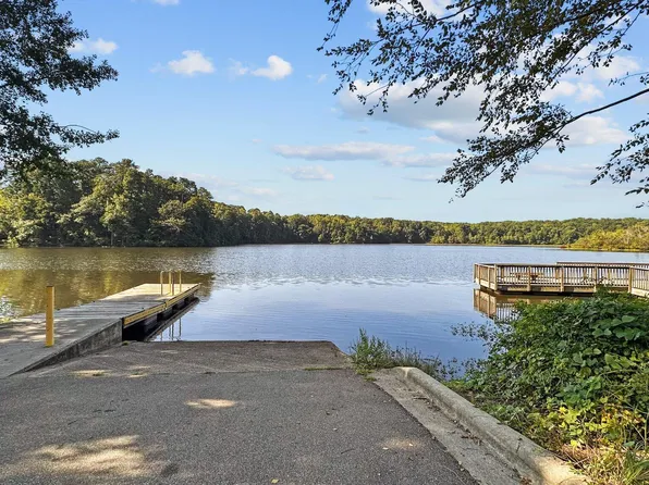 2441 Campus Shore Dr #413, Raleigh, NC 27612