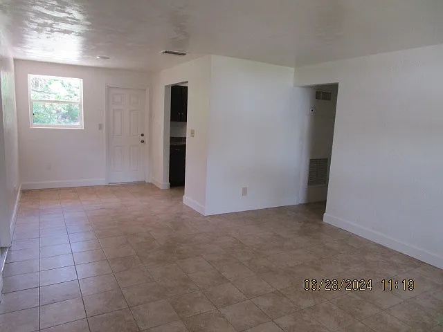 1025 Imperial Dr — Photo 4