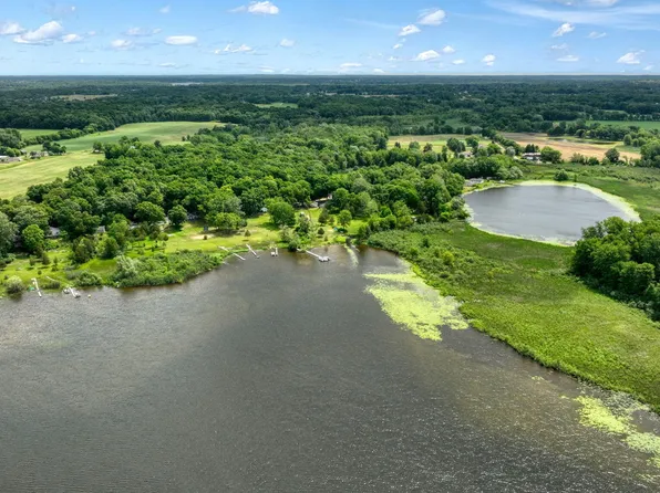 303 Cranberry Lake Rd, Jackson, MI 49201