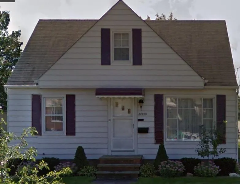 21120 Fuller Ave photo 1