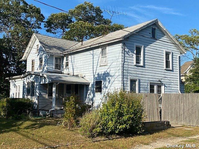 2nd image of 76 Amity St