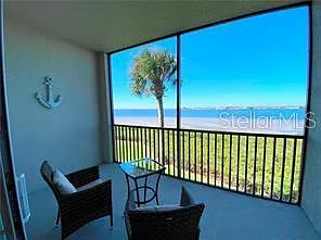 2 bed, 2.0 bath, 1121 sqft, $2,400 — Photo 2