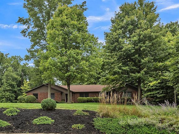 3rd image of 1296 Stratford Woods Dr