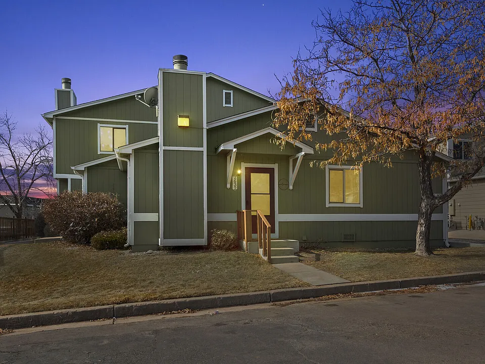 Hearthwood Ln