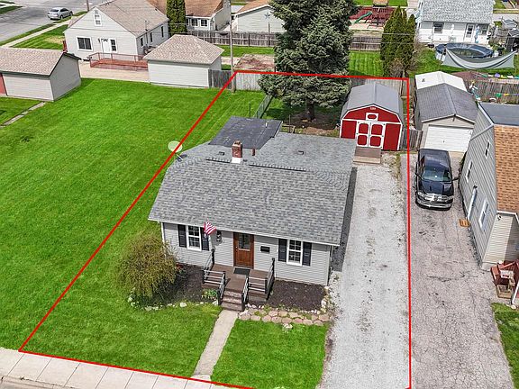2nd image of 805 E Jefferson Ave