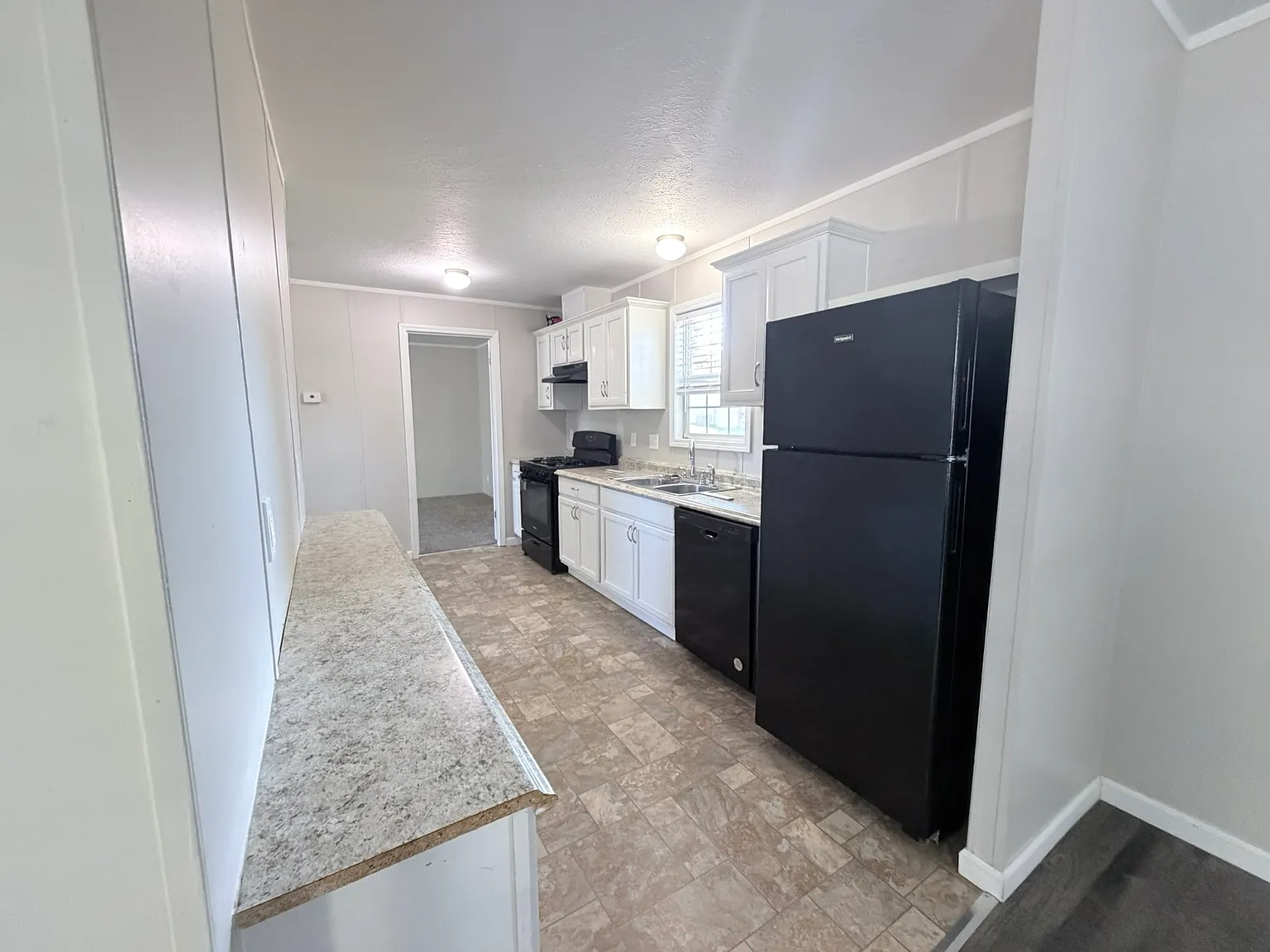 3 bed, 1056 sqft, $1,459 — Photo 2