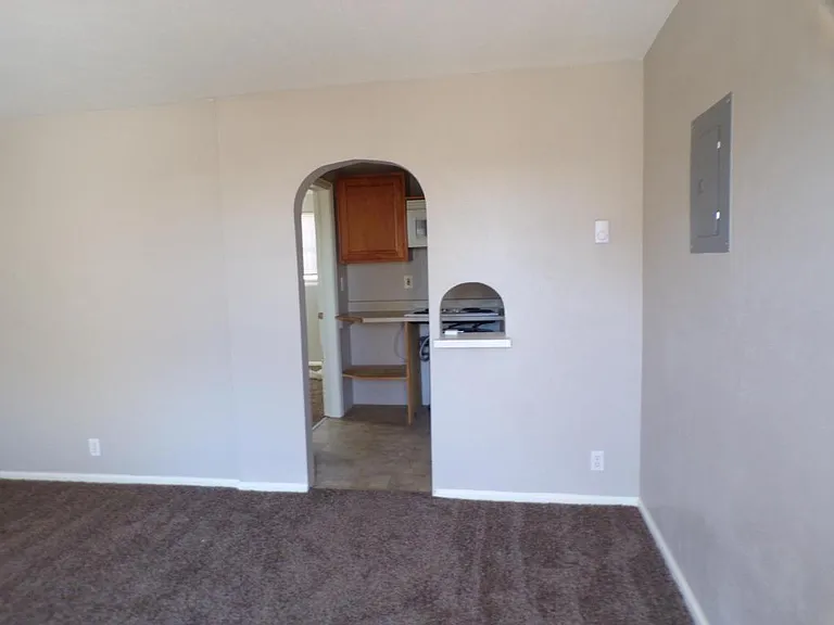 407 N Front St — Photo 3