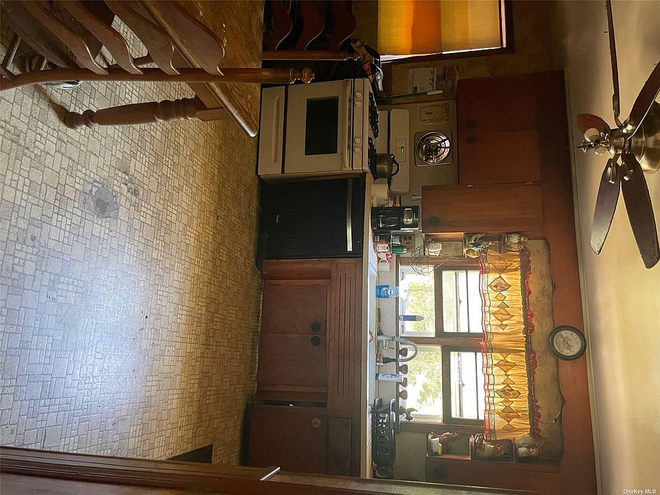 725 Peconic Ln, Peconic, NY 11958 Zillow