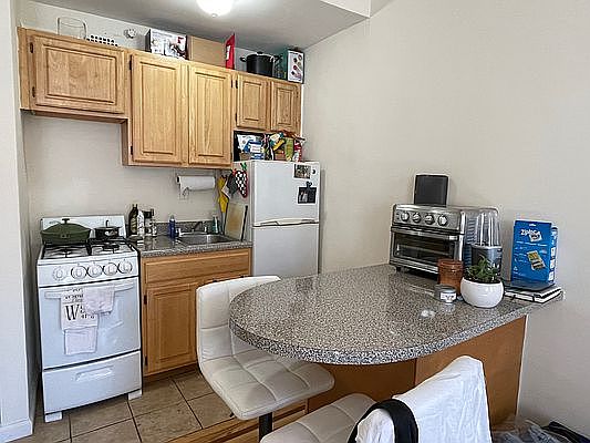 3rd image of 341 E 19th St APT 4C