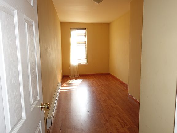 4th image of 425 W Girard Ave