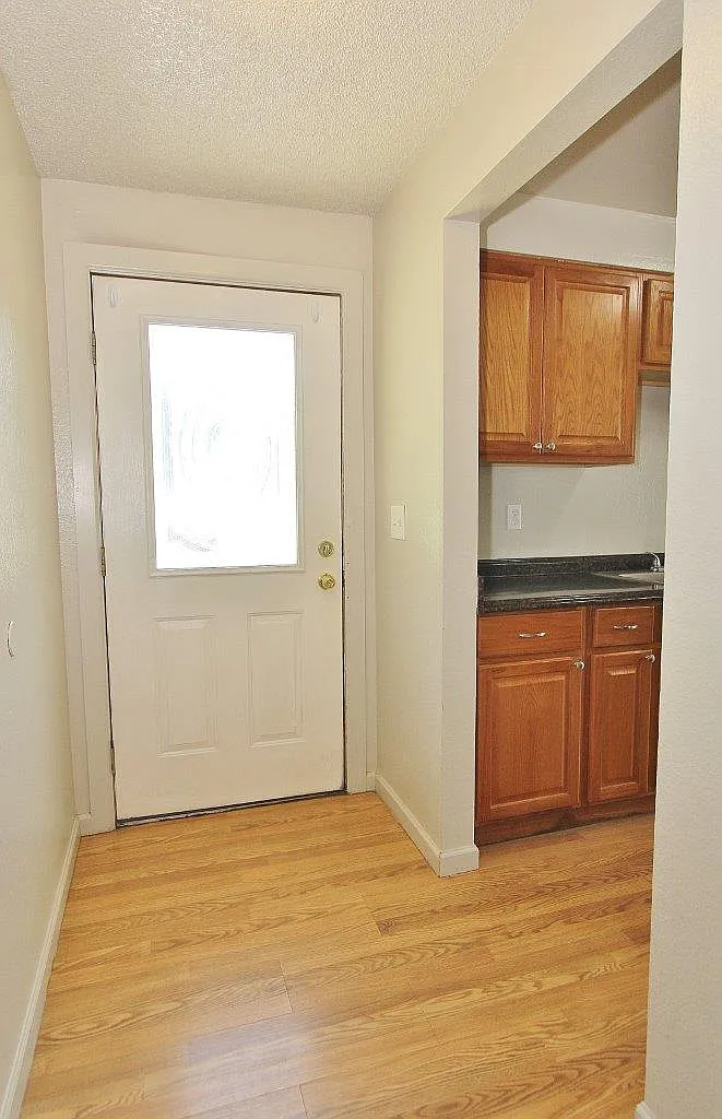 3 bed, 1246 sqft, $1,800 — Photo 2