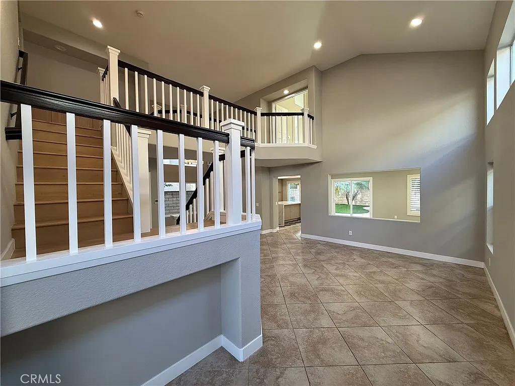 4 bed, 2307 sqft, $4,800 — Photo 2