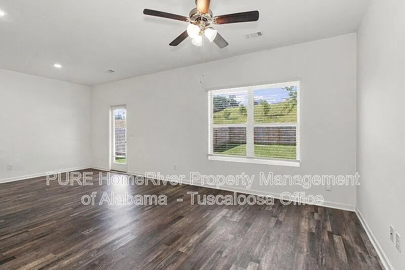 3 bed, 2.0 bath, 1287 sqft, $1,700 — Photo 3