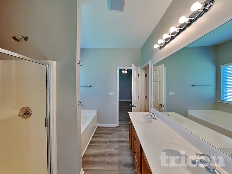 1582 Weatherend Dr — Photo 11