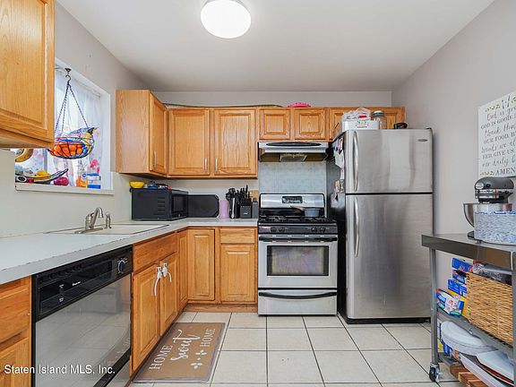 4th image of 68 Lyceum Ct