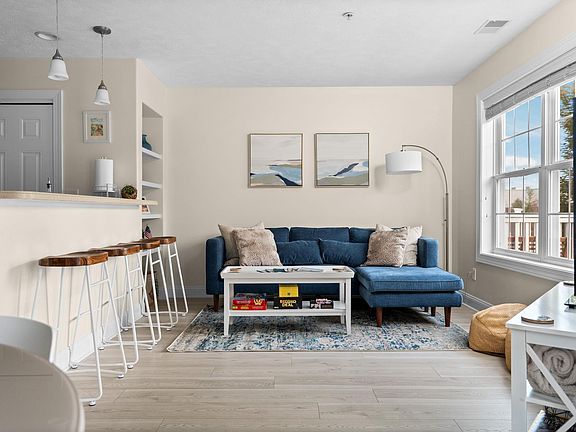 5th image of 100 Hope St #210