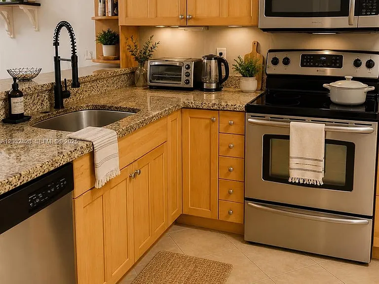 5201 SW 31st Ave #195 — Photo 3