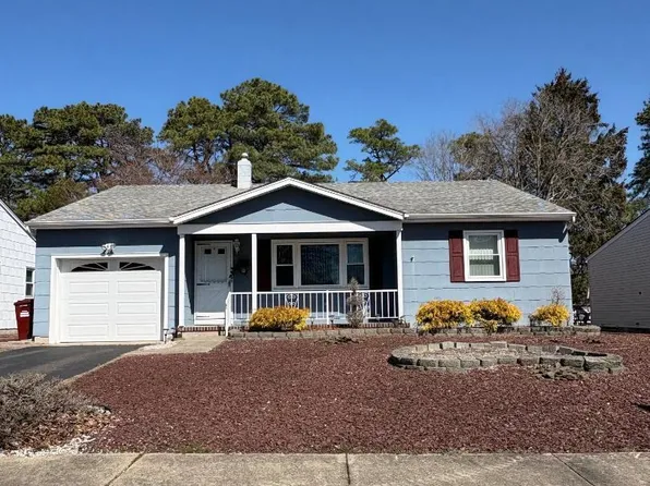 28 Caldwell Drive, Toms River, NJ 08757