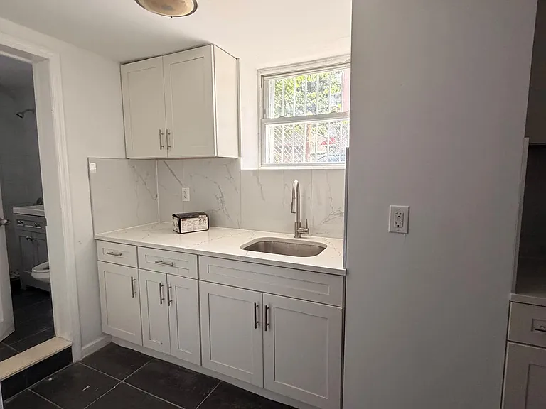 Oakley St — Photo 2