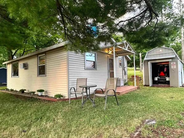 1995 Lane 120 Hamilton Lk, Hamilton, IN 46742