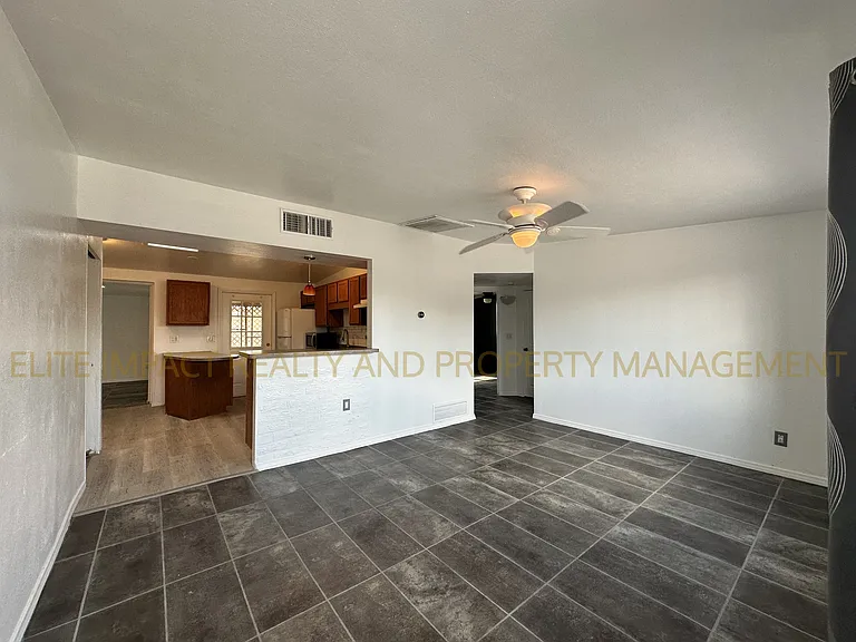 4049 N Ray Pl — Photo 3