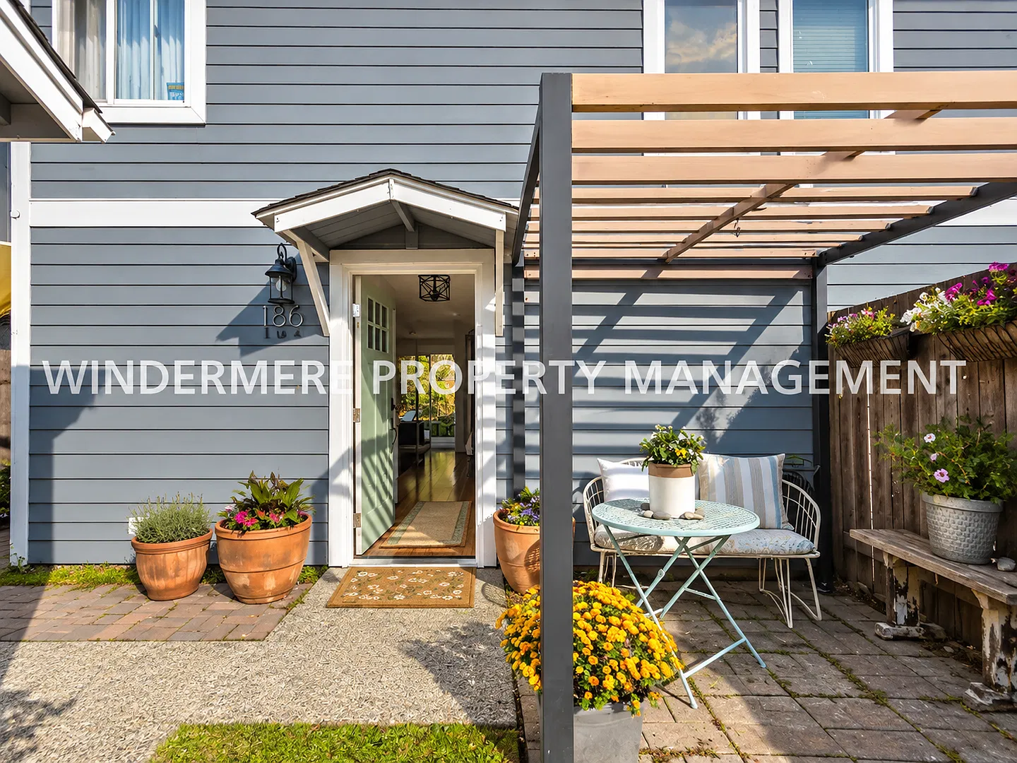 Charming Poulsbo Townhome in Town Location, Fully Fenced Yard, Community Playground — Photo 1