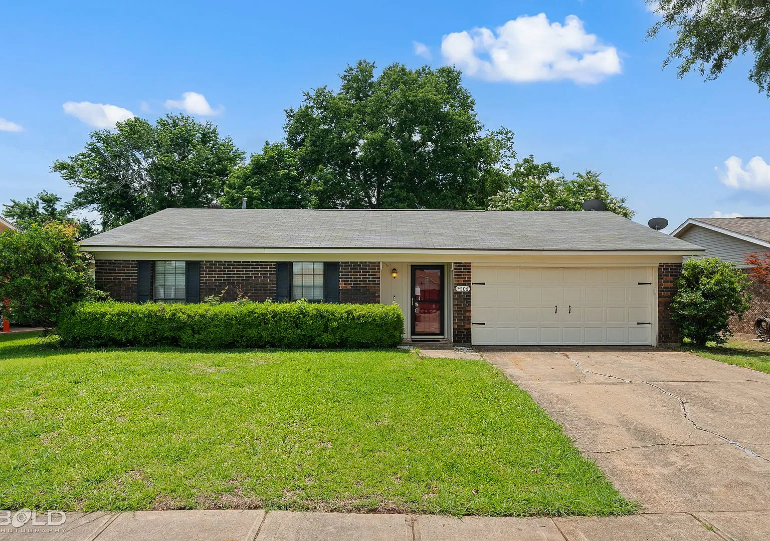 Coming Soon! Check Out This 3 Bed 2 Bath Near The Base!! — Photo 3