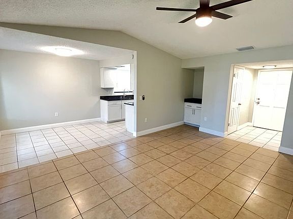 5th image of 2924 Savoy Dr