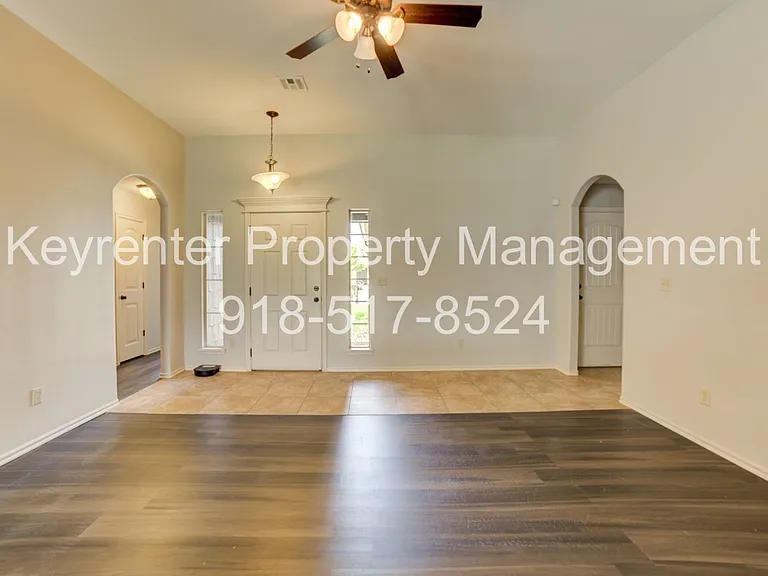 1911 W Canton Pl — Photo 11