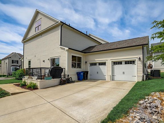 3rd image of 2095 Bushnell Farm Dr