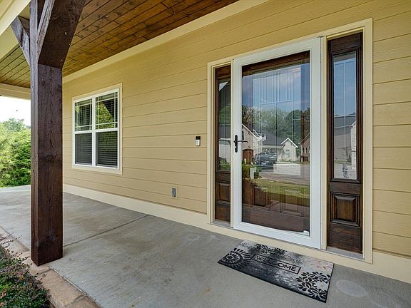 3rd image of 8815 Silver Maple Dr