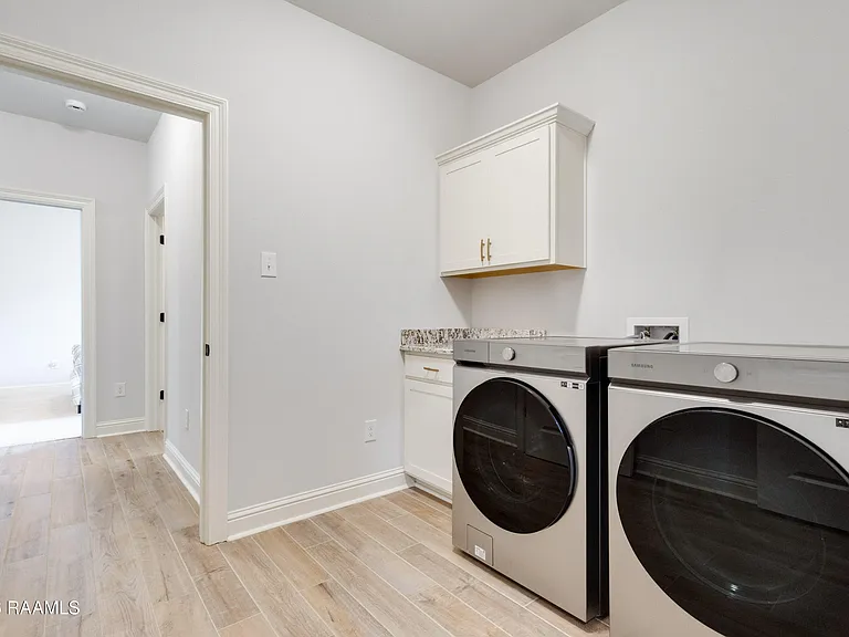 107 Interpreter St — Photo 12