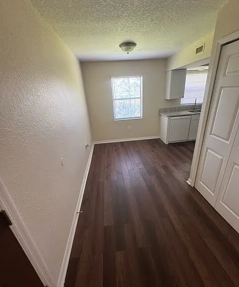 410 Meyer Ct — Photo 9