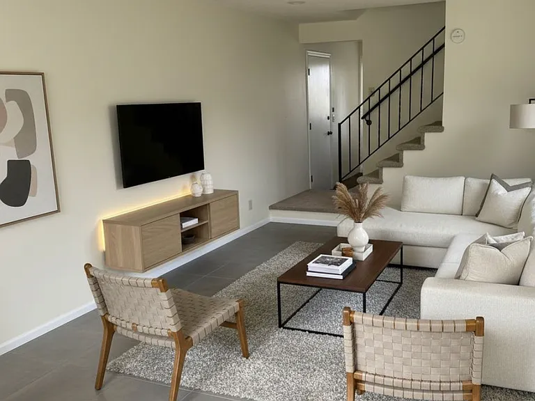 19866 E Batavia Dr — Photo 3