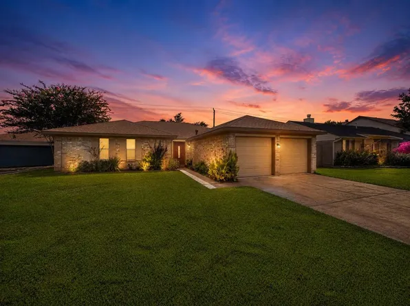39 Oak Harbor Dr, Houston, TX 77062