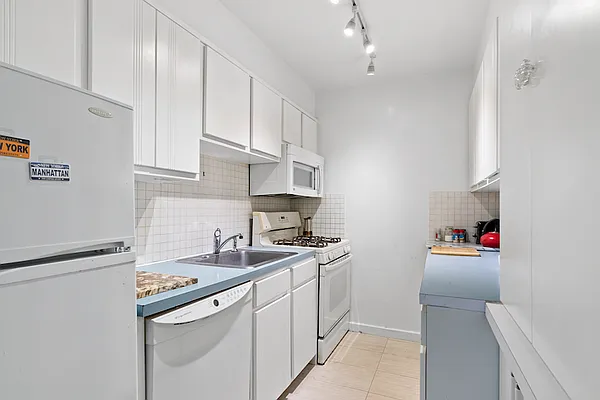 Rented by Compass | media 18